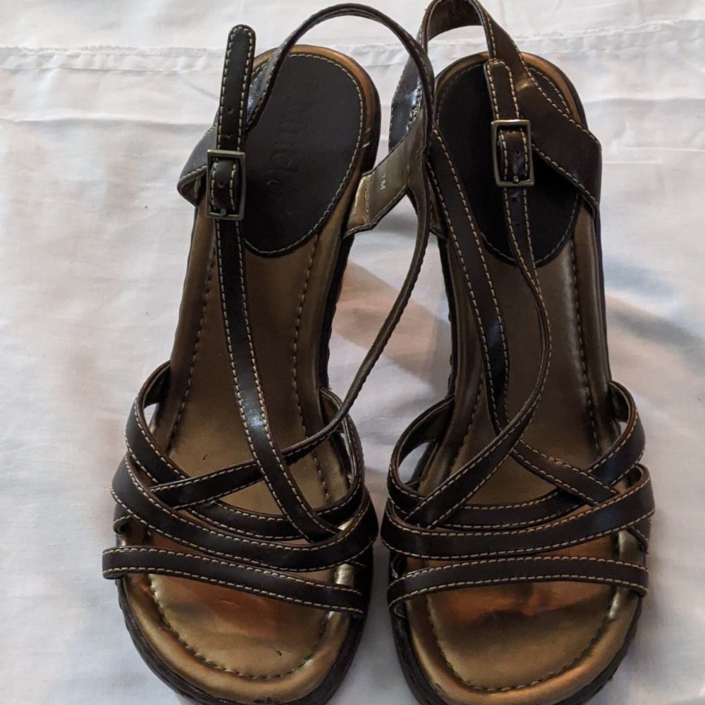 7M Brown strappy sandal